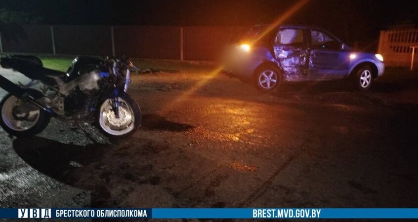    Под Пинском столкнулись Hyundai и мотоцикл Honda: 29-летний байкер в больнице