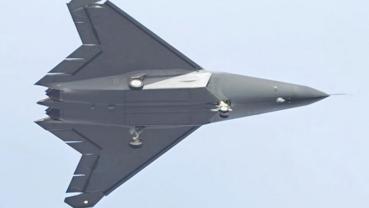 Вид снизу на J-XDS. Фото из китайской соцсети из Weibo, появившееся впервые 28 мая 2025 года.