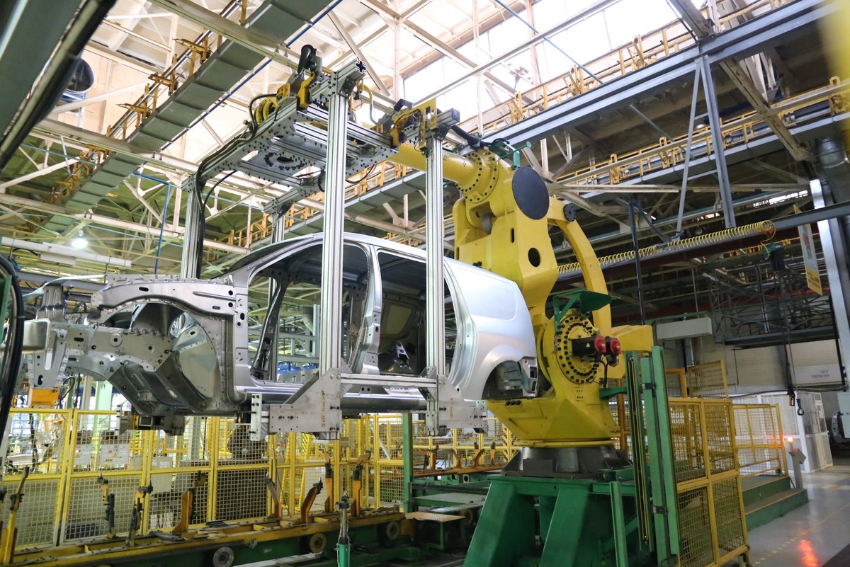    АвтоВАЗ опроверг слухи о снижении выпуска Lada Largus на Ижевском автозаводе