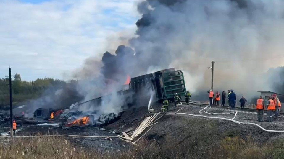    СК завел дело после столкновения фуры с грузовым составом в Смоленской области Фото: ЗМСУТ СК РФ