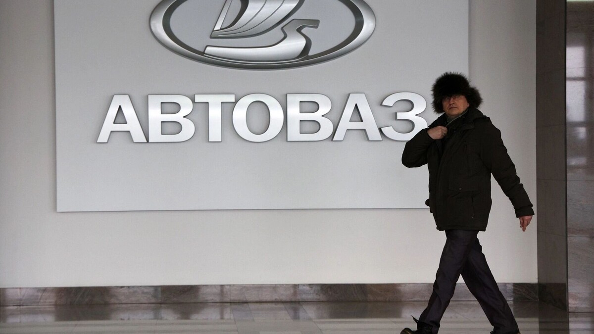 Lada Vesta продается все хуже: АвтоВАЗ сокращает производство. Автор: Егор Алеев. Фото: ТАСС