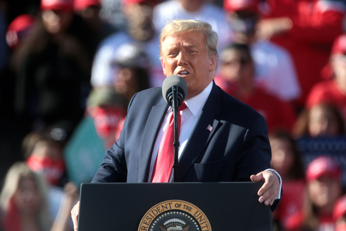 Трамп хочет «связать Индию по рукам и ногам тарифами», чтобы она сократила закупки российской нефти, уверены в КНР.  Фото: Фото: flickr.com / Gage Skidmore / Creative Commons Attribution ShareAlike 2.0 (CC BY-SA 2.0)