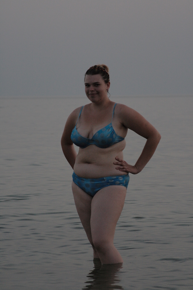 Вот так я выглядела в то время. Кустодиевская красавица :)