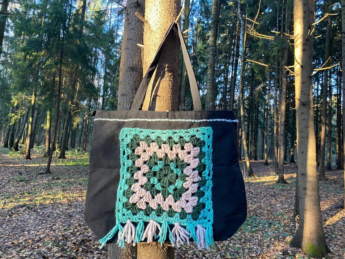 Фото сумки с серо-зеленым квадратом