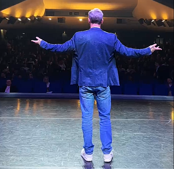 Вам будет легко выступать перед аудиторией любых масштабов!