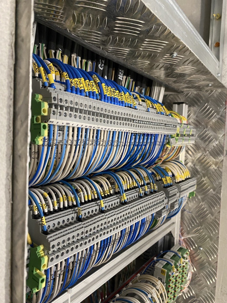 Приходящие клеммы в щите Умного дома