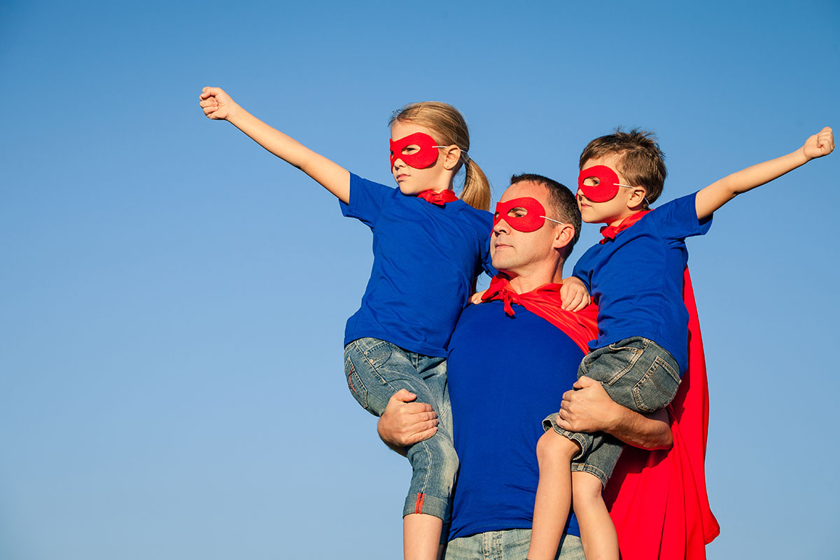 Настоящий герой не в кино, а рядом. Он учит нас справляться с трудностями и верить в себя. Источник: altanaka / Shutterstock / FOTODOM📷
