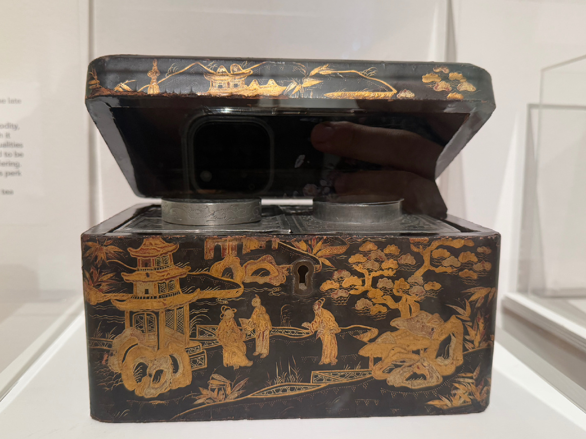 Сундучок с чаем. Фотография из личного архива. 