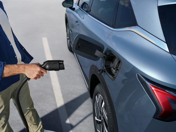 Гибридный внедорожник Chevrolet Captiva. Быстрая зарядка