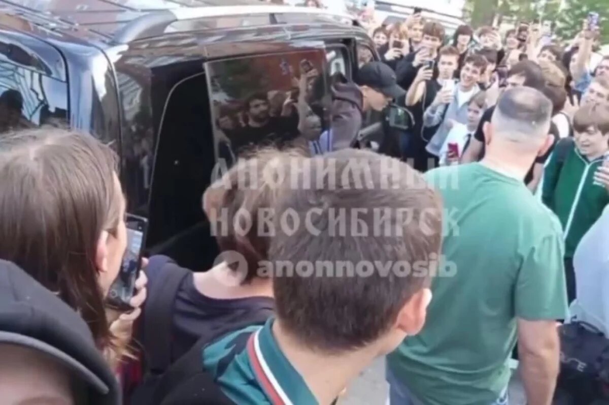    Исполнитель Слава Марлоу обслужит новосибирцев во «Вкусно – и точка»