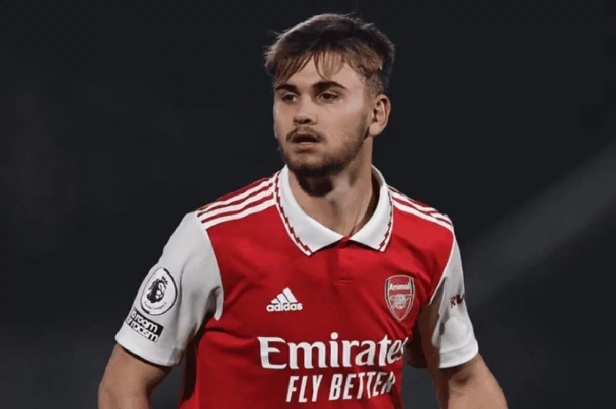    Экс-игрок «Арсенала» Вигар умер после того, как отбил мяч головой