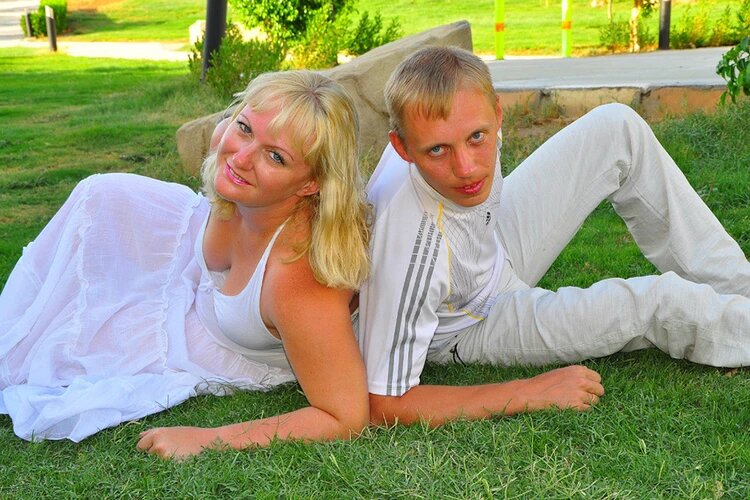 Веронику и еще одного мальчика Черниковы усыновили, потому что не могли завести собственных детей. Но после рождения родной дочки отношение к приемным детям резко изменилось. Фото: Одноклассники.