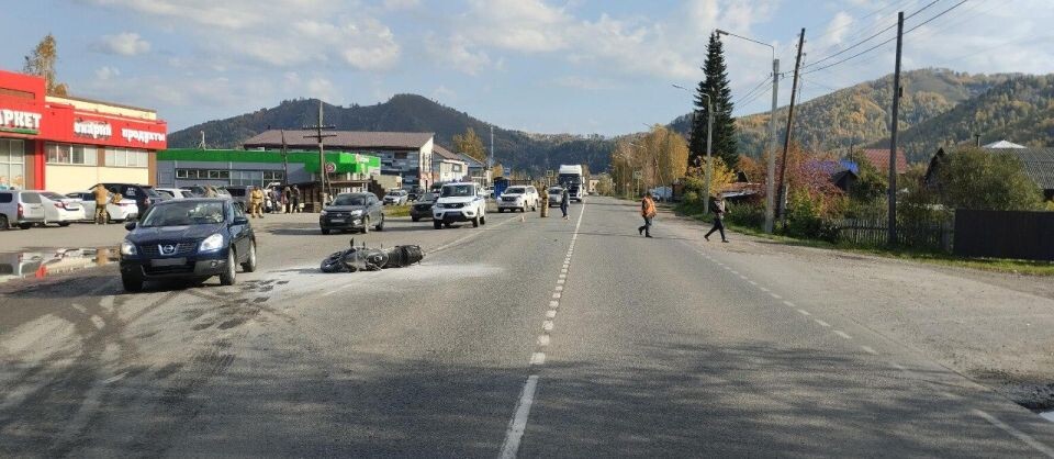    ДТП с внедорожником и мотоциклом в селе Соузга. Источник: МВД по Республике Алтай
