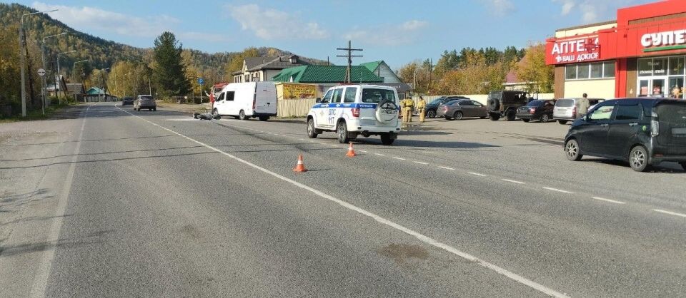    ДТП с внедорожником и мотоциклом в селе Соузга. Источник: МВД по Республике Алтай