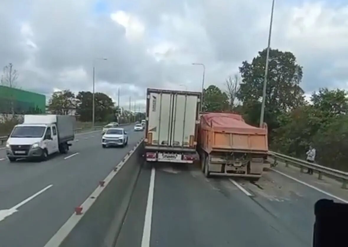    Фото: скриншот видео телеграм-канала Мегаполис | ДТП и ЧП | Санкт-Петербург | Питер
