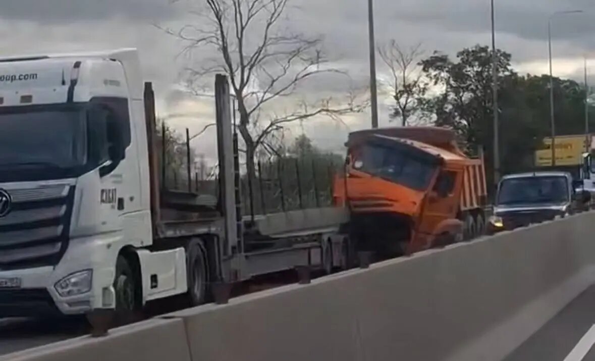    Фото: скриншот видео телеграм-канала Мегаполис | ДТП и ЧП | Санкт-Петербург | Питер