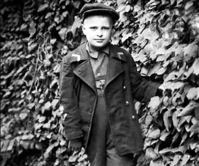 Олег Басилашвили в детстве