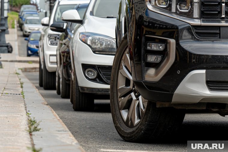    Некоторые частные фирмы Тюмени перестали брать заявки на поставку машин из Китая