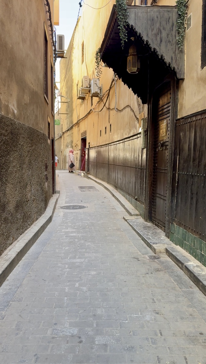 Никогда не скажешь, что скрывает за собой эта неприметная дверь