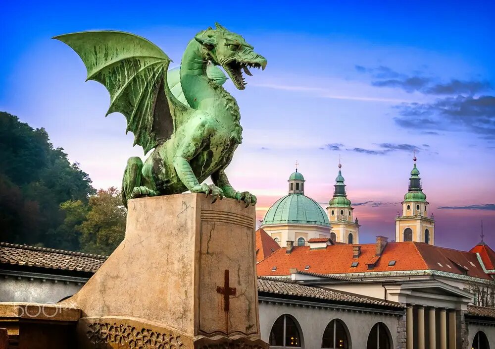 Старый город Любляны с драконом на мосту