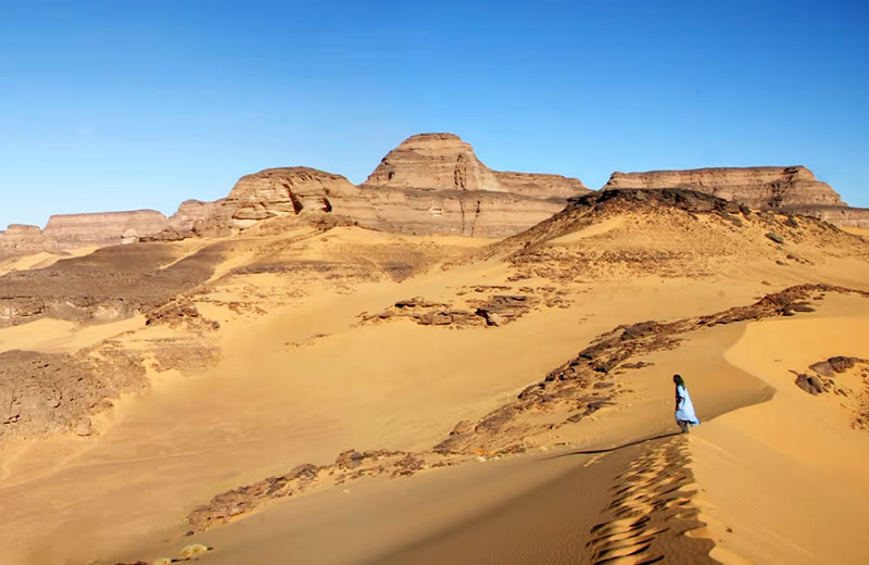 Скальное убежище Такаркори, археологический памятник в горах Тадрарт-Акакус в Ливии