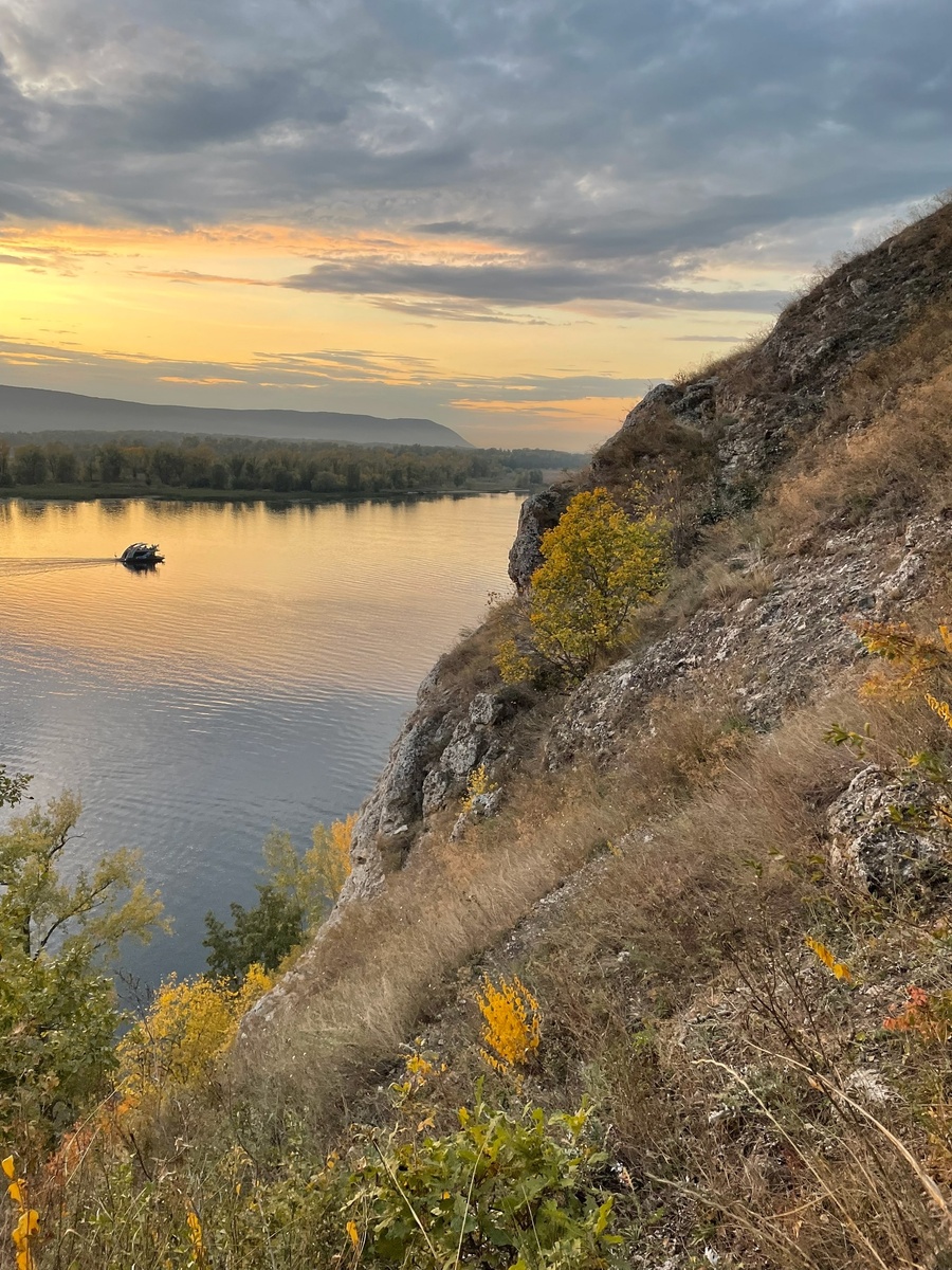 Спуск к пещере БГ -->