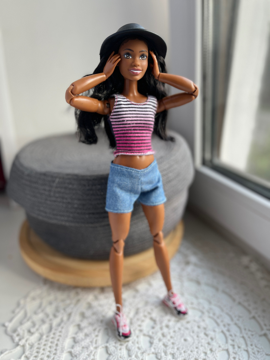 Шортики на Дэни (тут еще тело принадлежит ей😅)