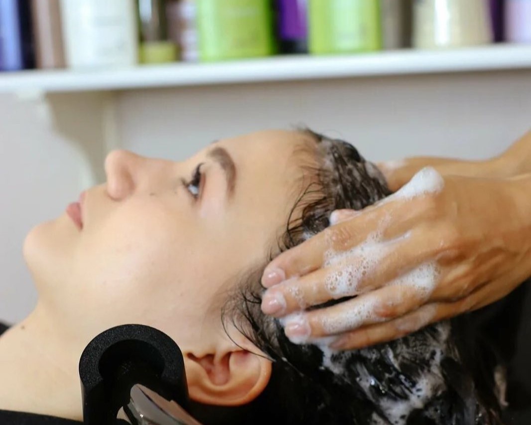 Жирной коже головы необходимо качественное очищение