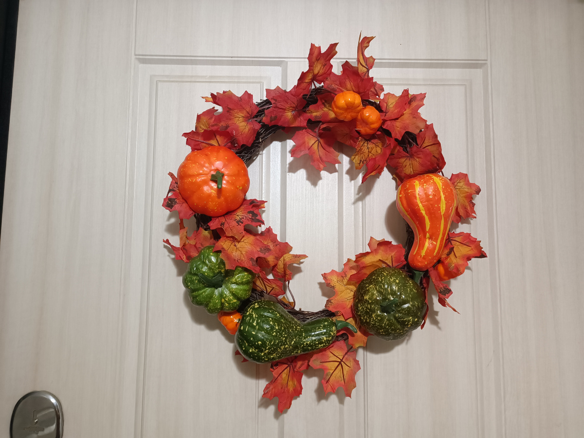 Это венок из тыкв и листьев из ФП делала несколько лет назад
