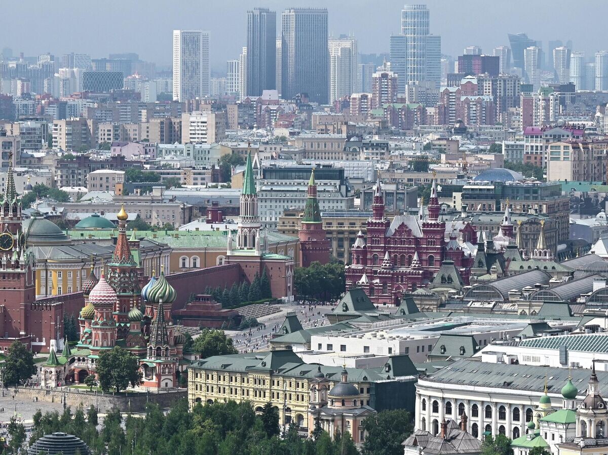   Панорама Москвы с дома на Котельнической набережной в Москве© РИА Новости / Илья Питалев