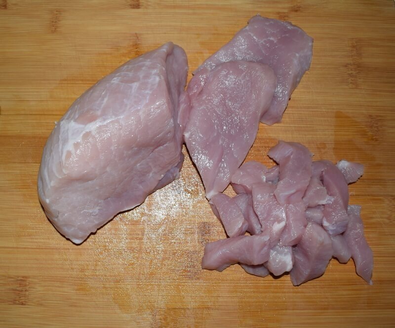 Нарезаем мясо