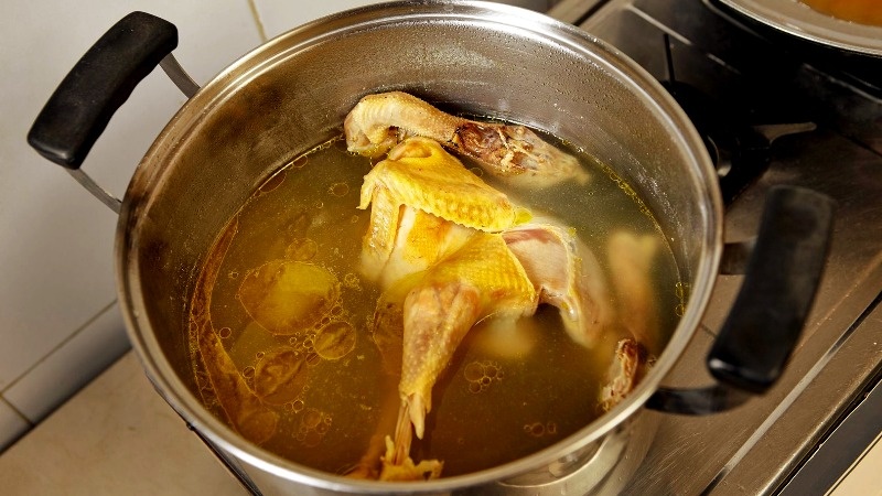 Наваристый куриный бульон