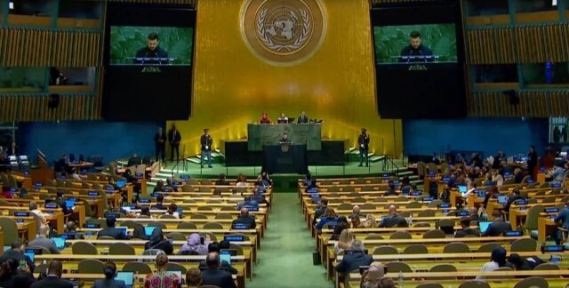    Как в реальности выглядел зал во время выступления Зеленского Фото: Кадр из видео