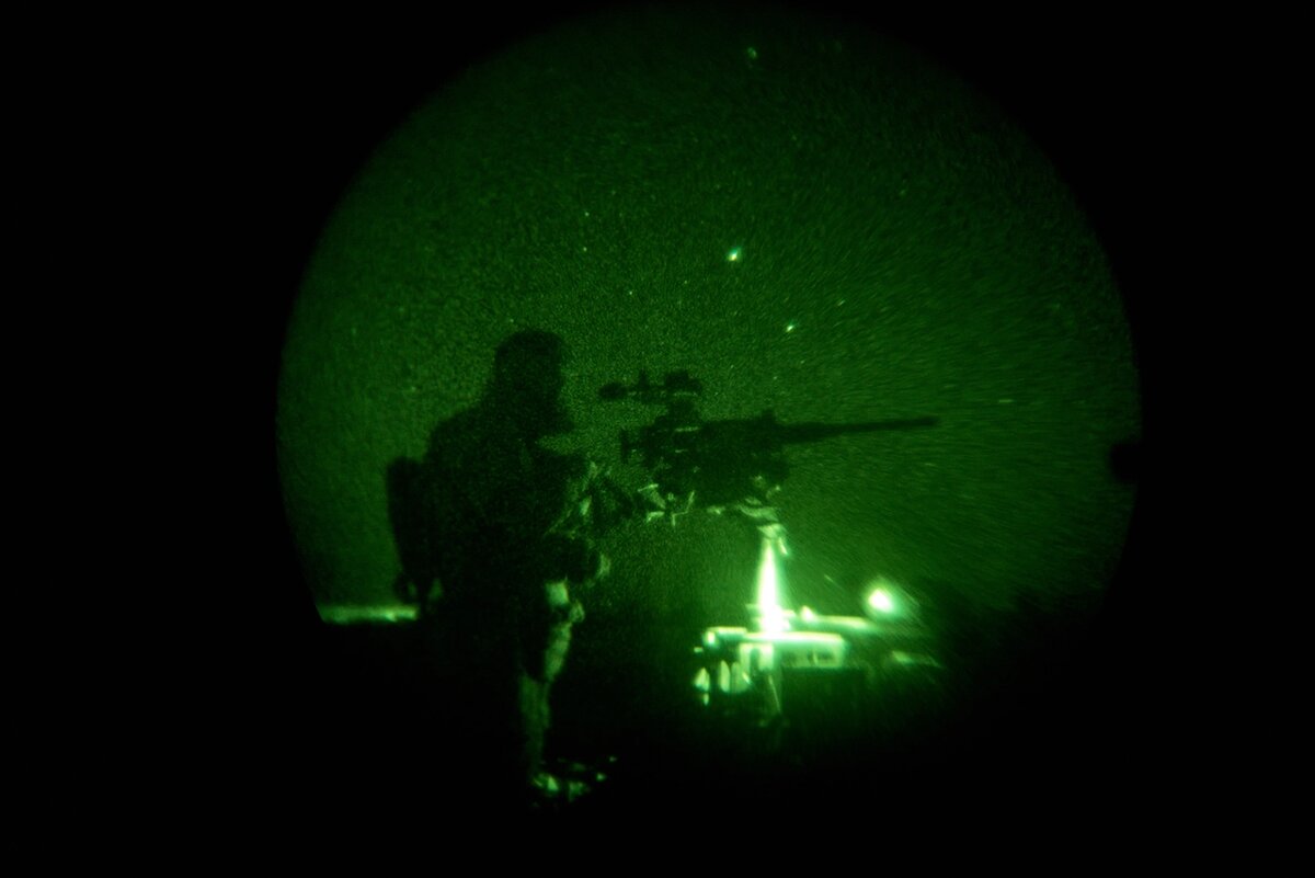   Солдат Славянской бригады ВСУ перехватывает российские беспилотники, в Донецкой области, Украины в августе 2025 года 
Pierre Crom / Getty Images News via Getty Images