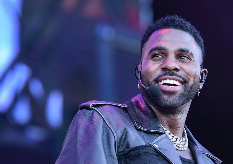    Джейсон Деруло — американский певец, автор песен, актер, музыкант и танцор