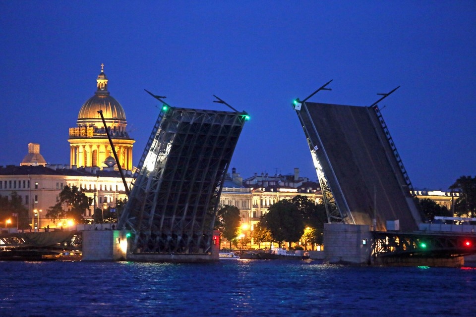    Начало представления запланировано на 01:05. Олег ЗОЛОТО
