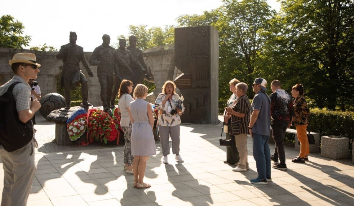     Экскурсия с гидом Музея Победы по мемориальному комплексу на Поклонной горе Источник: victorymuseum.ru Автор фото: Пресс-служба Музея Победы