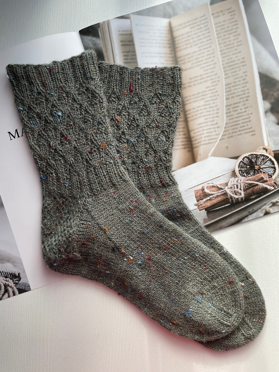 Носки "Лох Несс" из твидовой пряжи - описание на сайте by-annike.ru