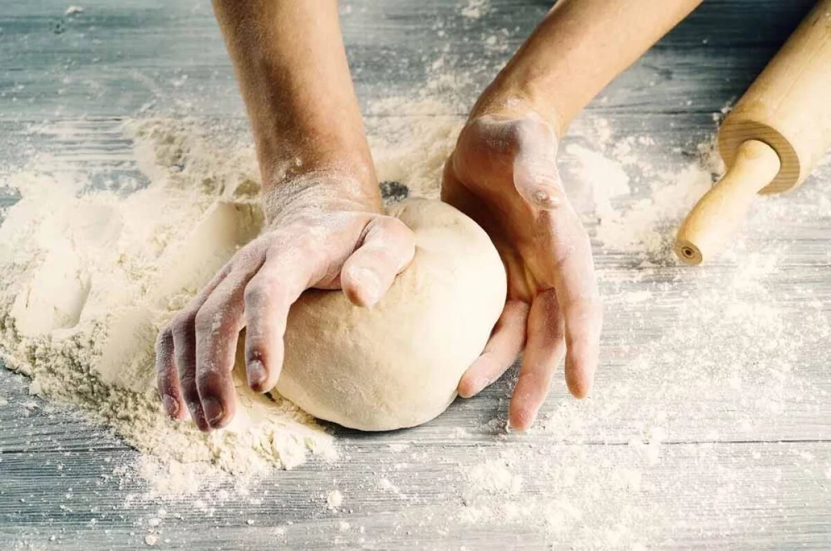    Тесто нужно расстаивать несколько раз.