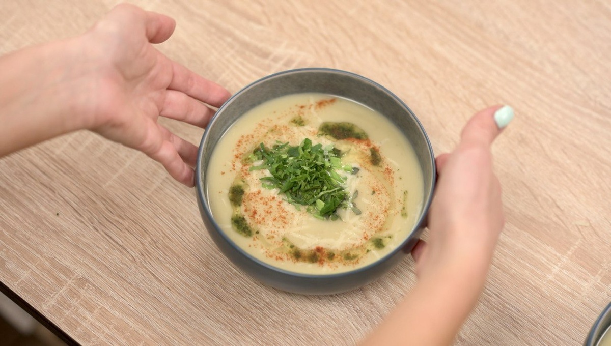 Фенхель часто путают с укропом, он является близким родственником сельдерея, а по аромату его семена напоминают анис. И все-таки фенхель – это отдельное растение