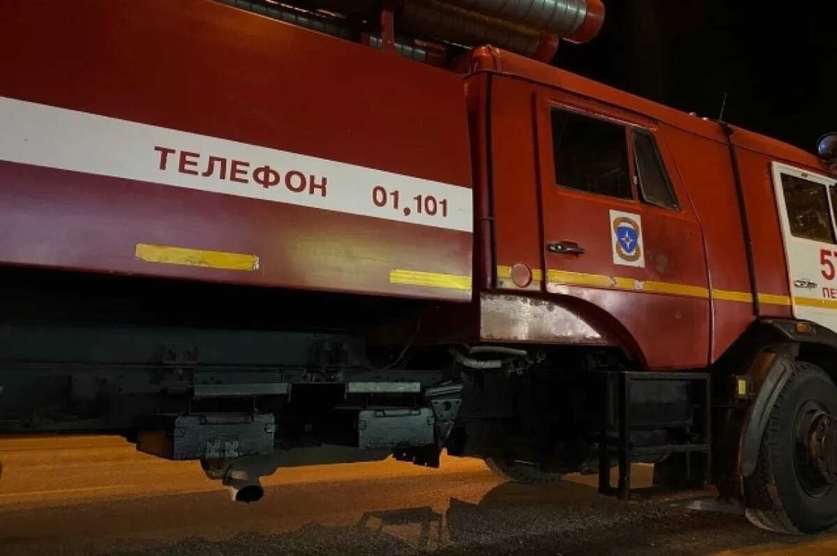    В Перми легковой автомобиль сгорел возле школы № 85