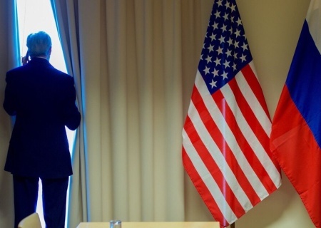    Дружить нельзя конфликтовать. Где поставить запятую в российско-американских отношениях?