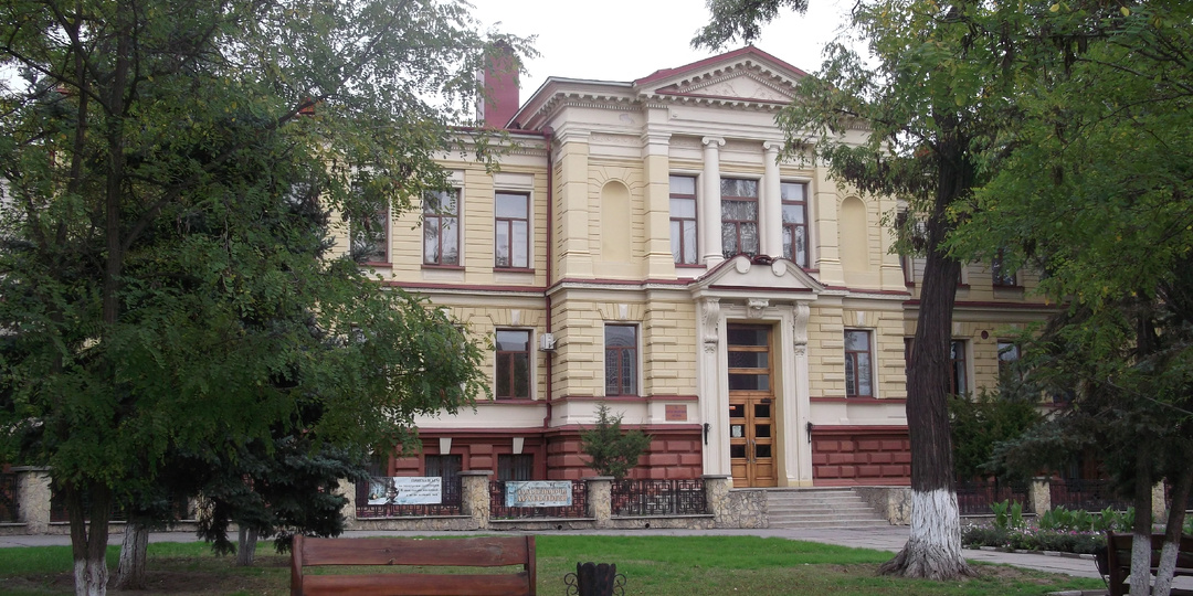 Фемида, деньги, артефакты: старинное здание Херсона помнит многое...