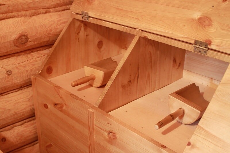 Сусеки, по которым поскребла старуха, выглядят так.