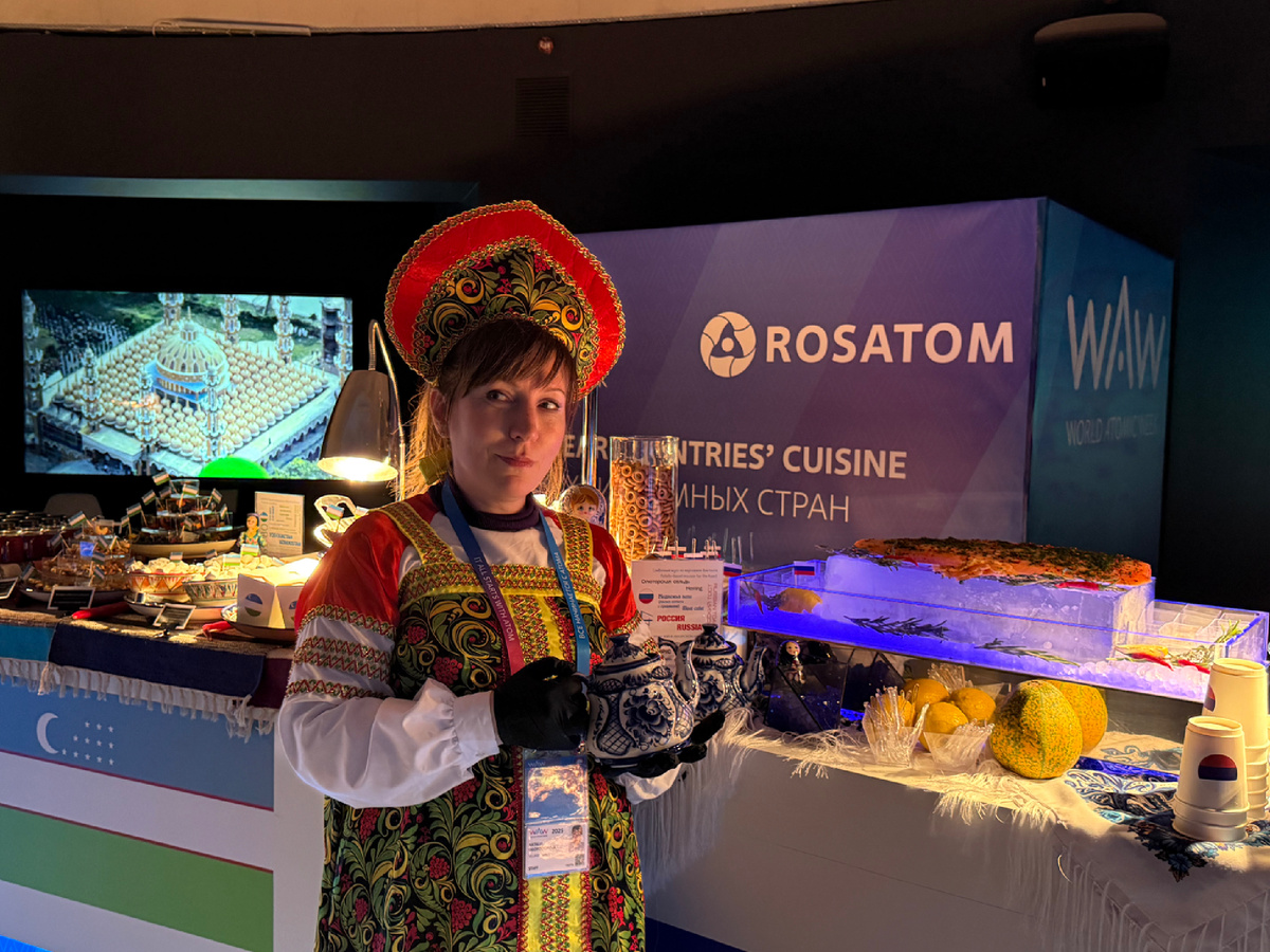 Стенды с едой кухонь мира на форуме от Росатома