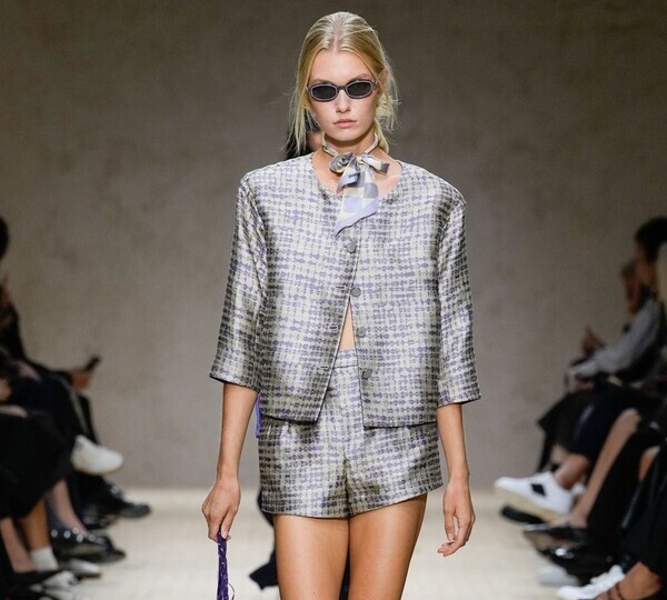 Мода и стиль: Emporio Armani SS26, Милан. Память в движении