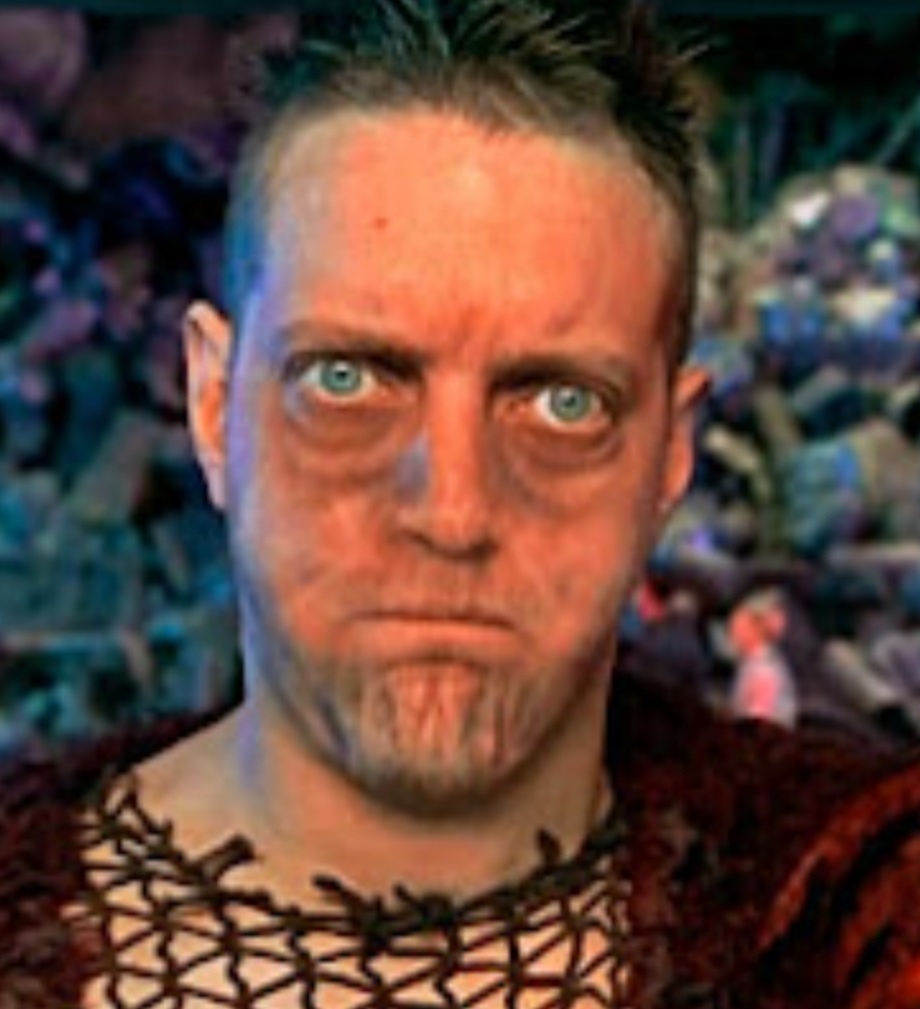 И еще один персонаж тоже из "5 элемента", он там пытался держать лицо, но превращался в кого-то, в общем, так же, как я))))).