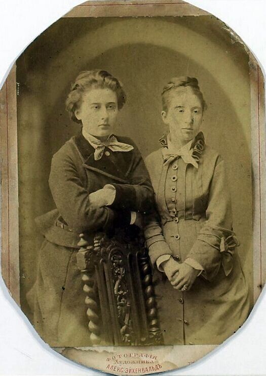 Сёстры Глазер - Елена (в замужестве Волошина) и Елизавета (в замужестве Лямина) третья четверть XIX века.