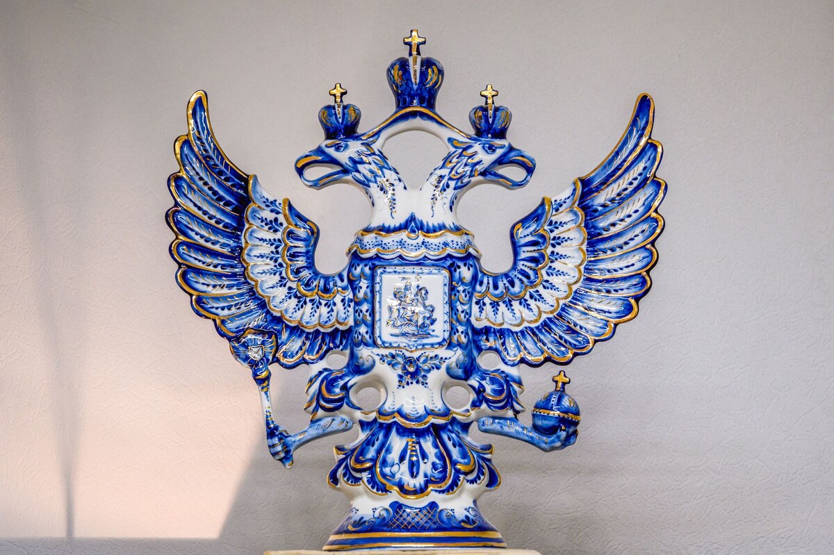 Гжельский завод художественной росписи.
Фото взято из Медистока.рф