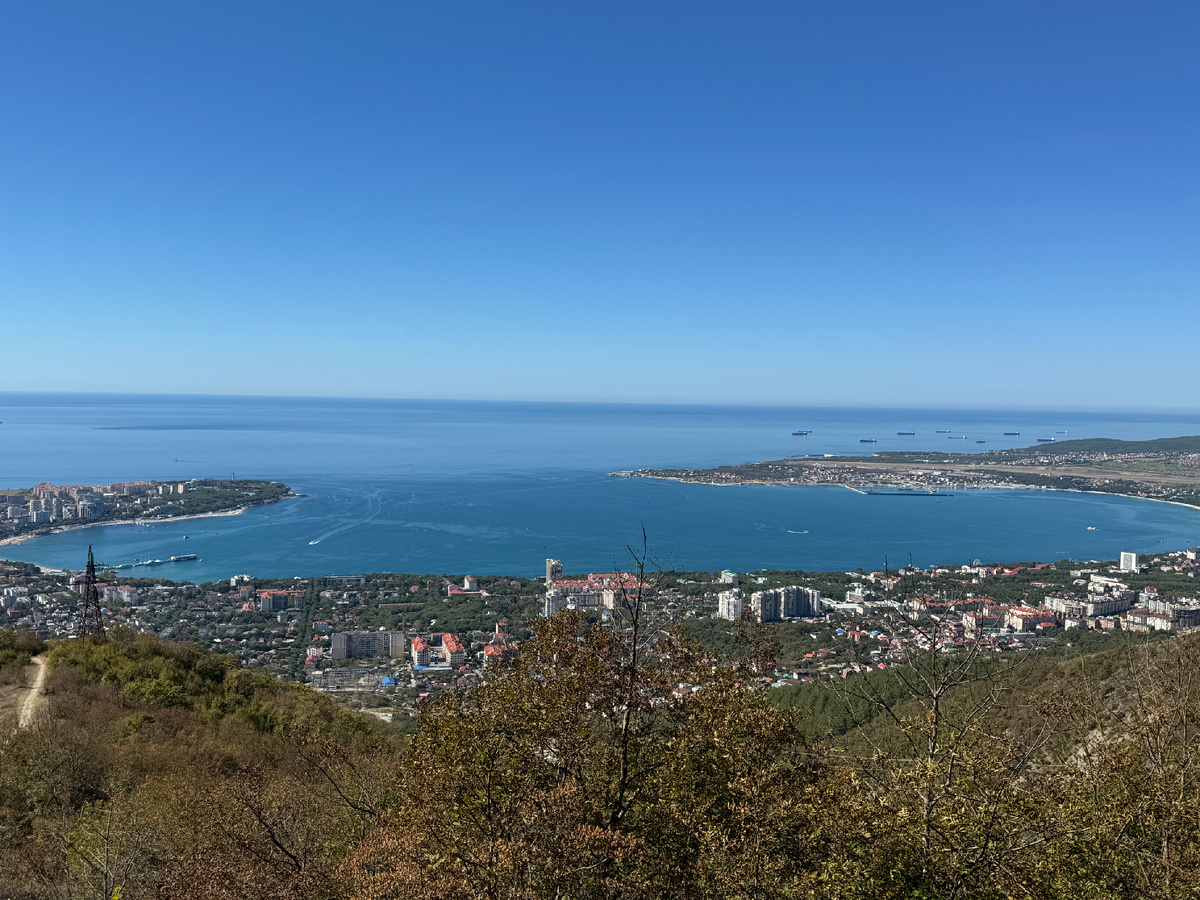 Геленджик с высоты Маркотха... Фото автора